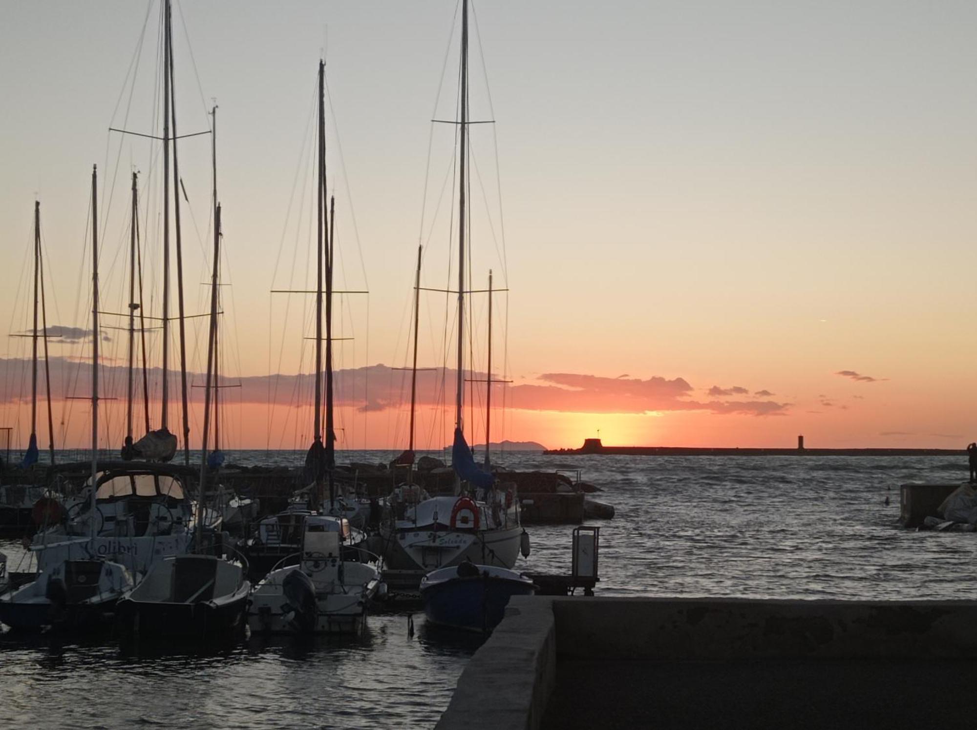 Appartamento Con Incantevole Vista Mare リヴォルノ エクステリア 写真
